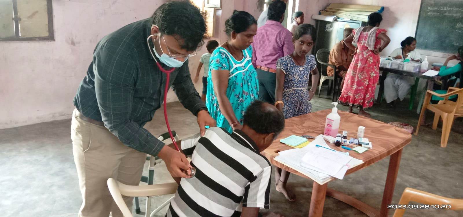 https://1ngo.sgp1.digitaloceanspaces.com/media/thendralmovement/EezhaTamils Refugee Camp - Anaicut Palar (6).jpeg